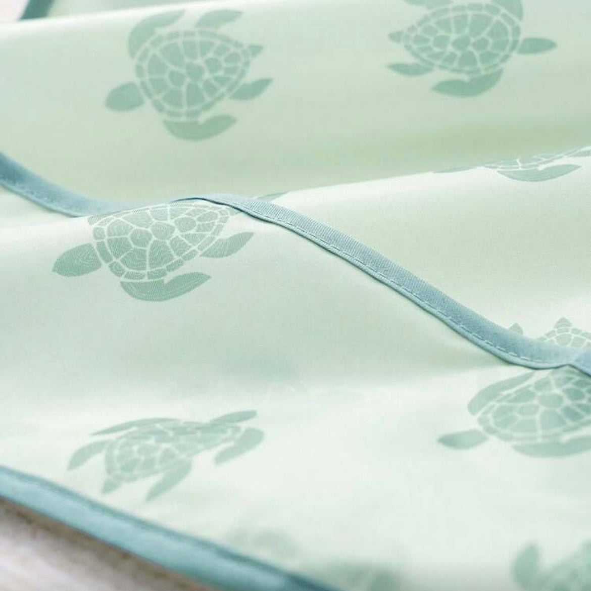 Babero impermeable con mangas